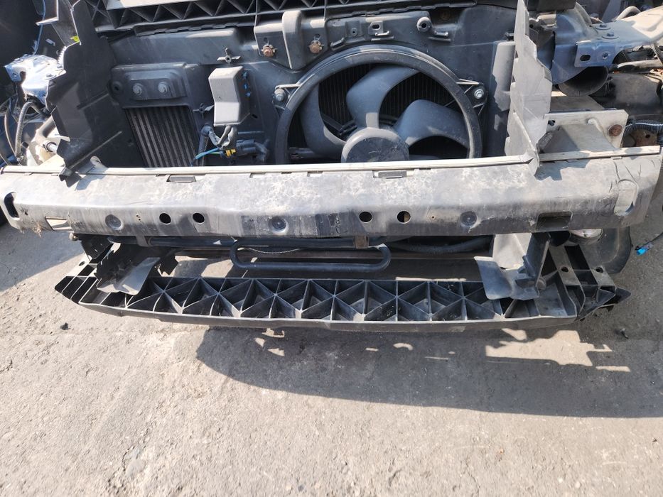 Основа на предна броня за CITROEN Berlingo III