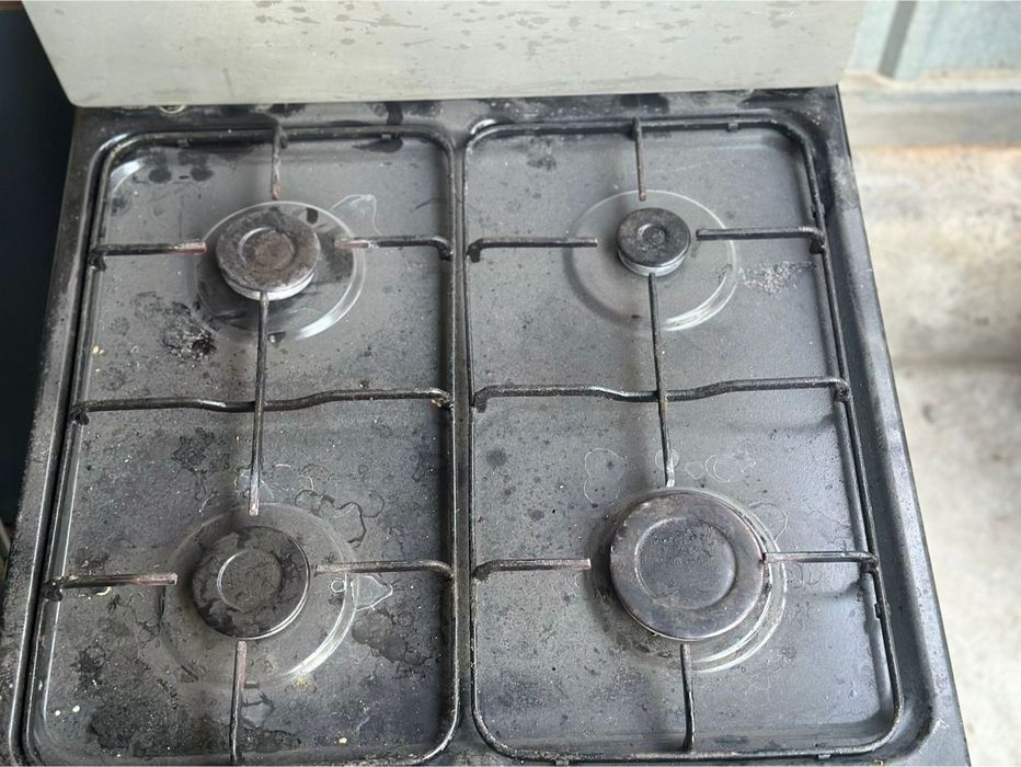 Продам газ плиту.