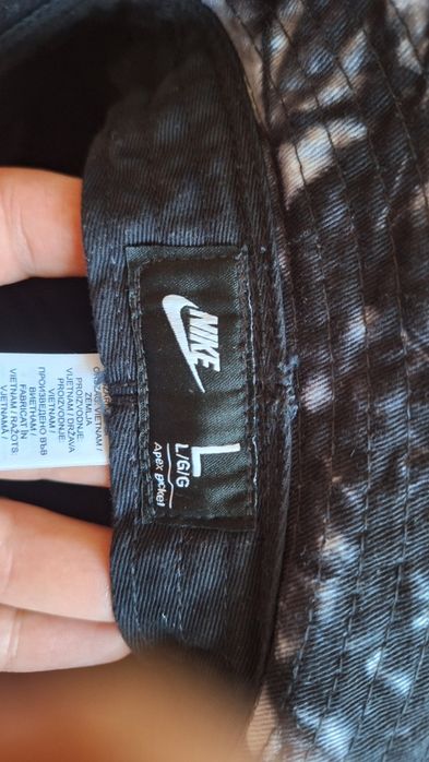 Черно-Бяла Шапка Nike