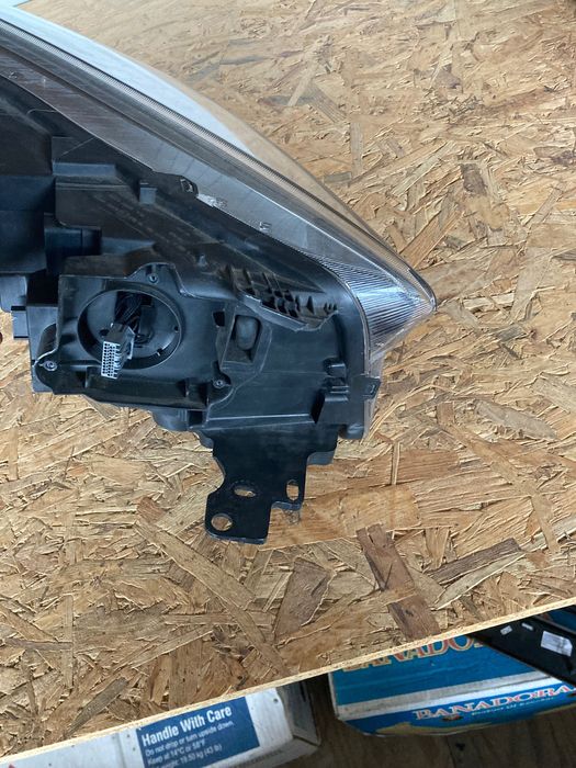 Ляв фар. Фарове. Ford Kuga. Форд Куга. 16-20г. Би ксенон.