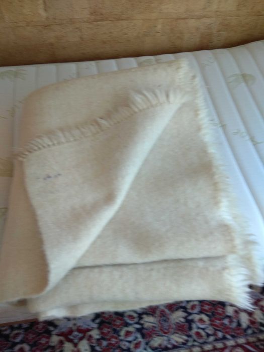 Продавам 4 бр. одеала. 100 % вълна.