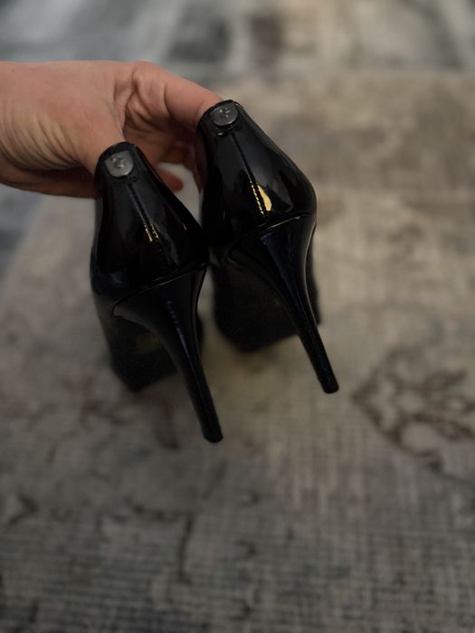 Лачени високи обувки Guess