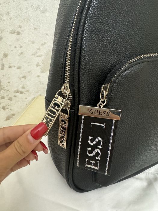 Guess рюкзак новый, очень вместительный