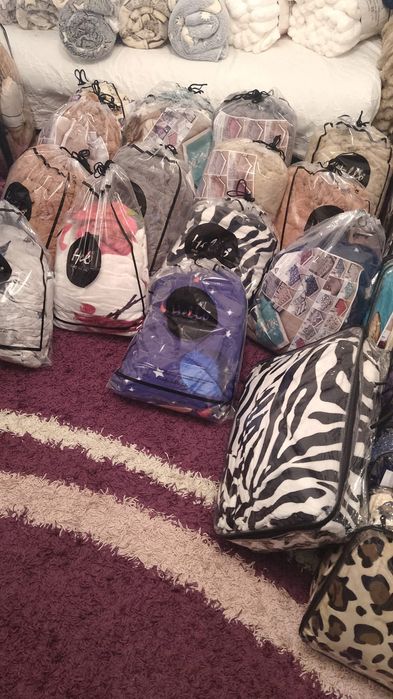 Vând lenjerie pilote pături cocolino