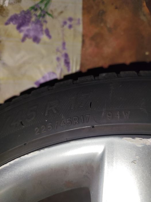 Vând cauciucuri 225/45 R17