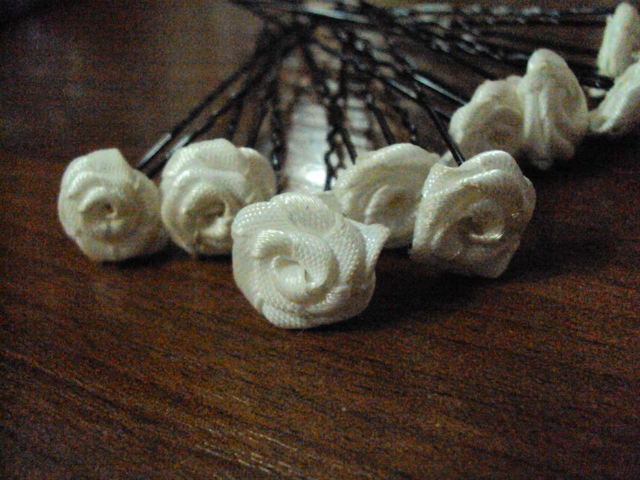 Шпильки-цветочки (розочки).