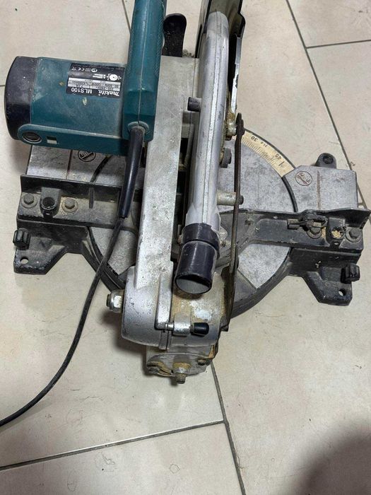 Продавам Настолен Циркуляр Makita MLS100