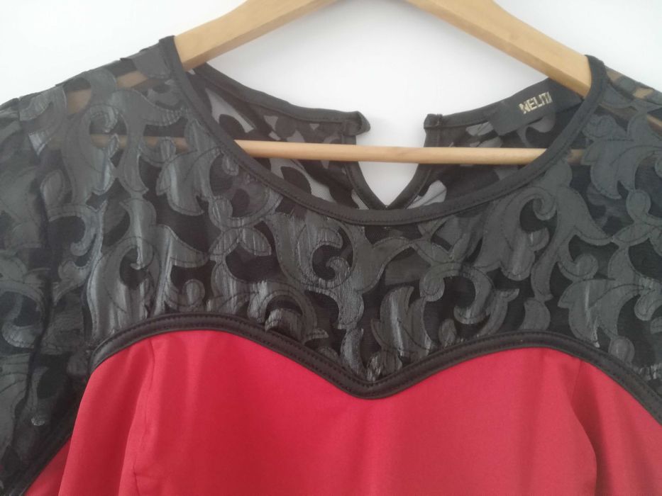 Червена рокля с черна дантела и колан Nelita