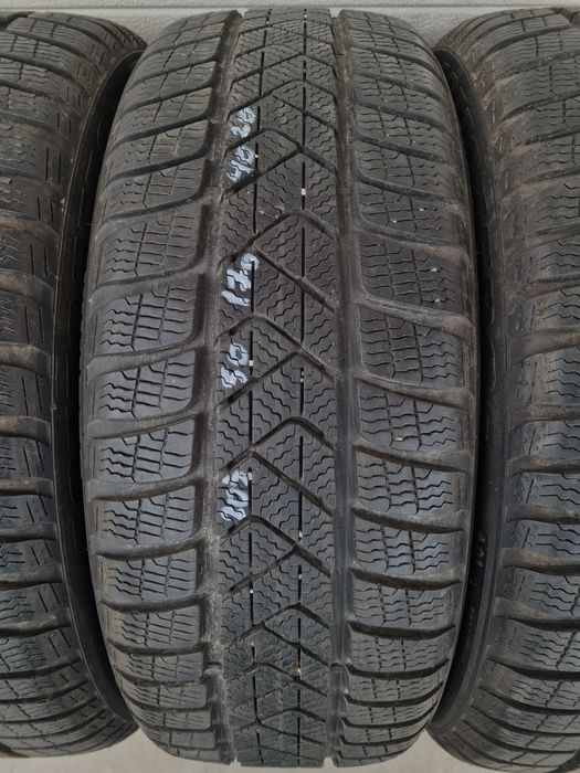 Зимни гуми 4 броя PIRELLI SottoZero3 205 50 R17 дот 4020