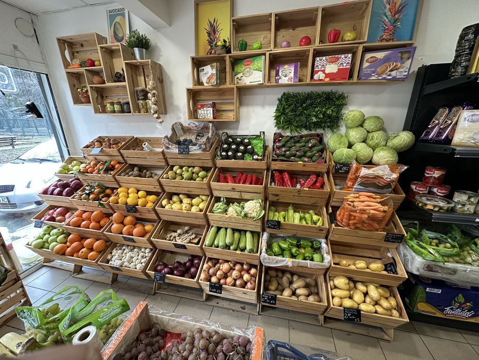 Продавам цялостно оборудване за плод и зеленчук