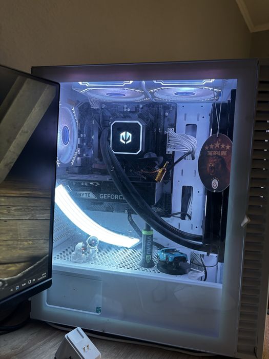 AM5 Геймърски компютър – Ryzen 5 7500F / RTX 5060 Ti / 32GB DDR5 / 2TB Samsung 990 Pro / Win 11 pro