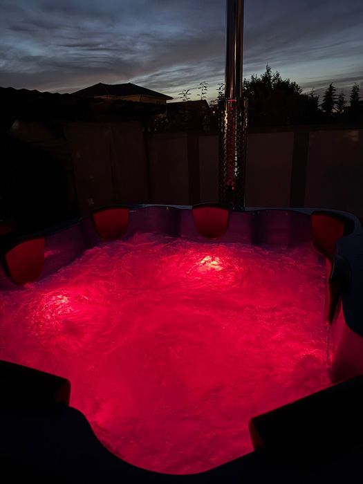 Ciubar ,jacuzzi , , inchiriez ,sau vand .