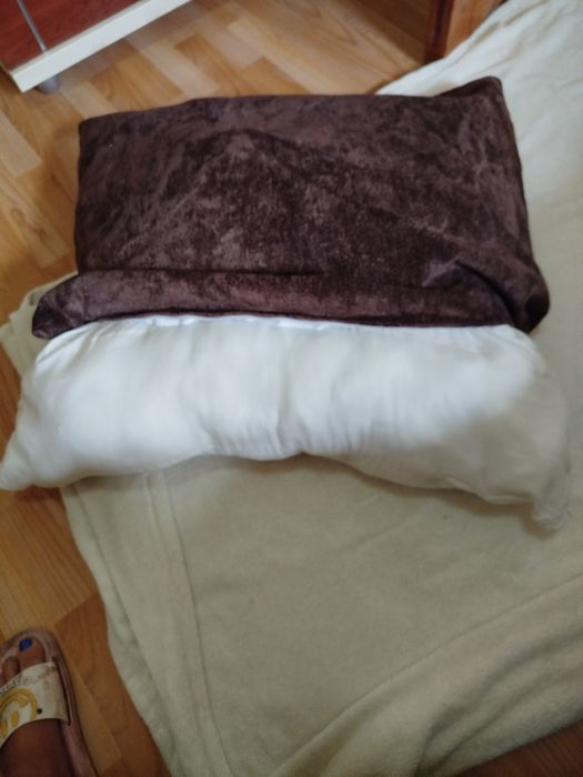 Продам подушки 4 штуки.