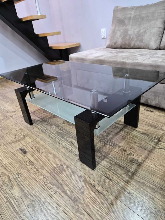 Модерна холна маса от закалено стъкло и елегантен гланц