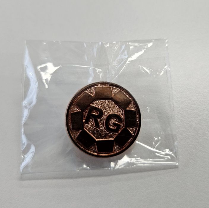 Значок RG бронзовый