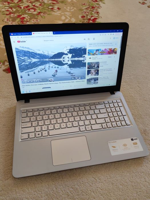 * Asus компьютер *