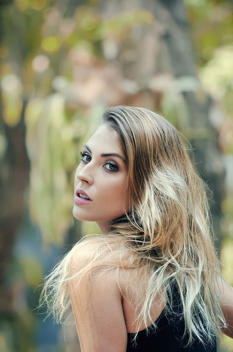 Nikon D300 фотоапарат + два обектива и аксесоари Никон