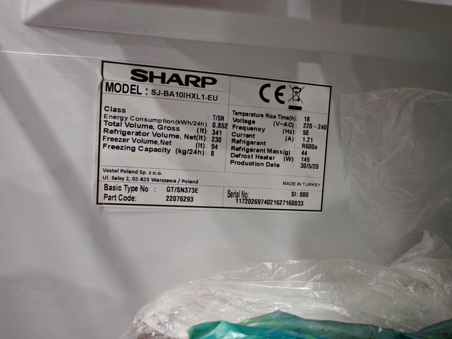 Хладилник с фризер sharp