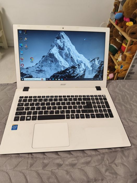 Laptop nou gaming  Acer i5 Ram 8Gb video 4Gb ssd Win 10 office ROBLOX