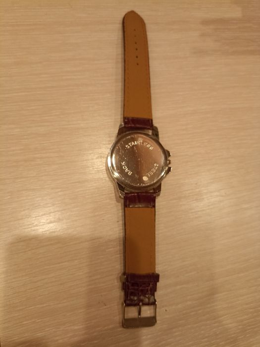 Продаю часы наручные