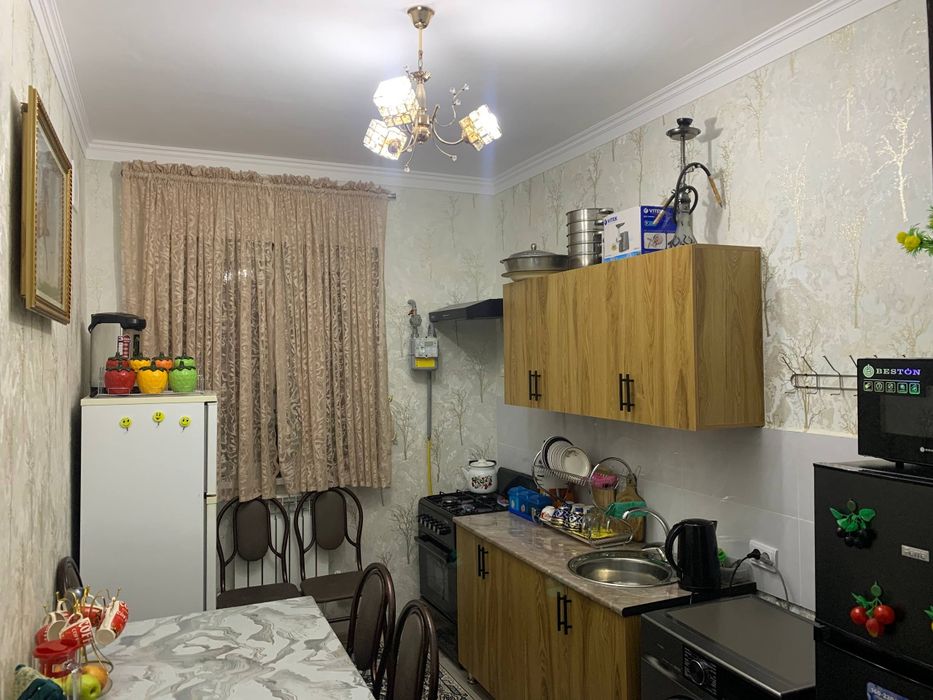 Paxtaboshida Dom sotiladi parda gilam kuxinniy shkaf qoladi