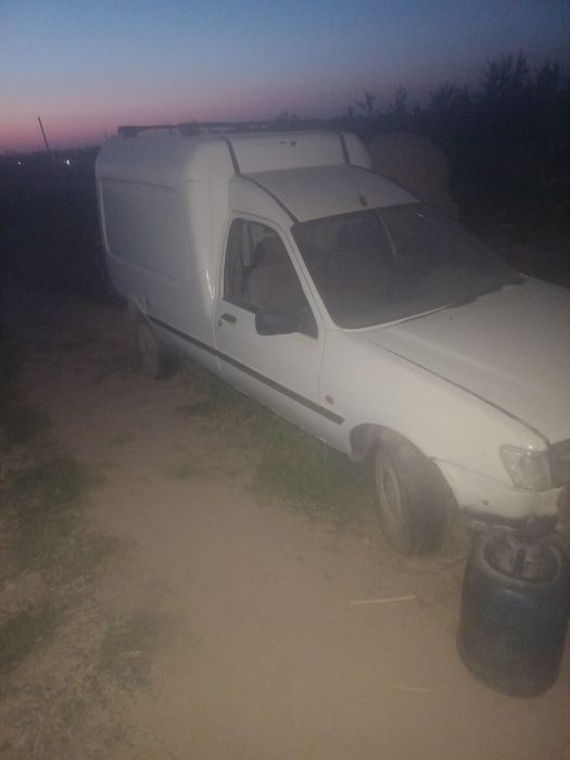 Мошина форд куриер