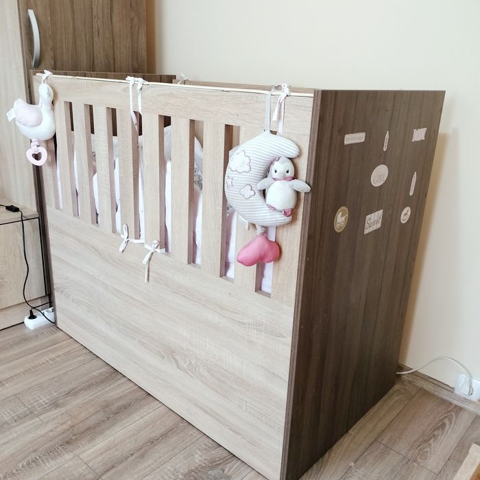 Vând pat de bebeluș reglabil