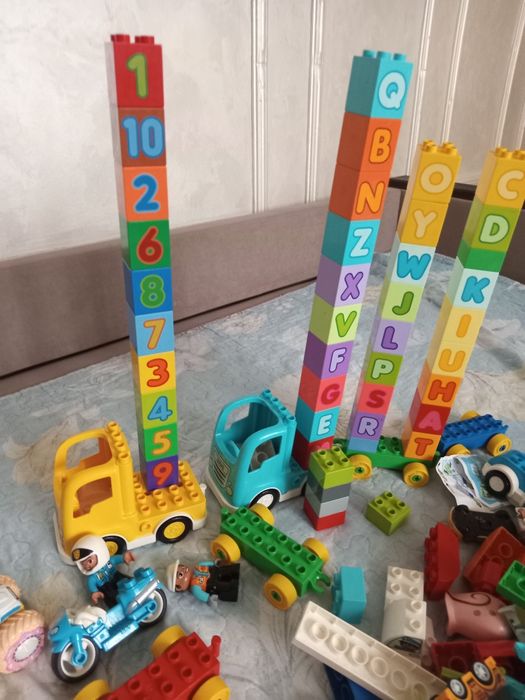 Конструктор Lego Лего  буквы цифры и разные детали.