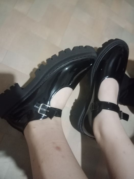 Продаю женские туфли