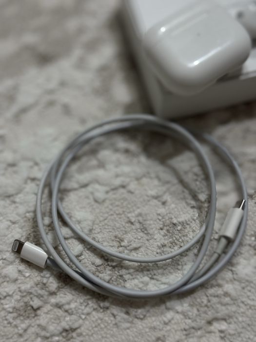 AirPods 3 поколения.