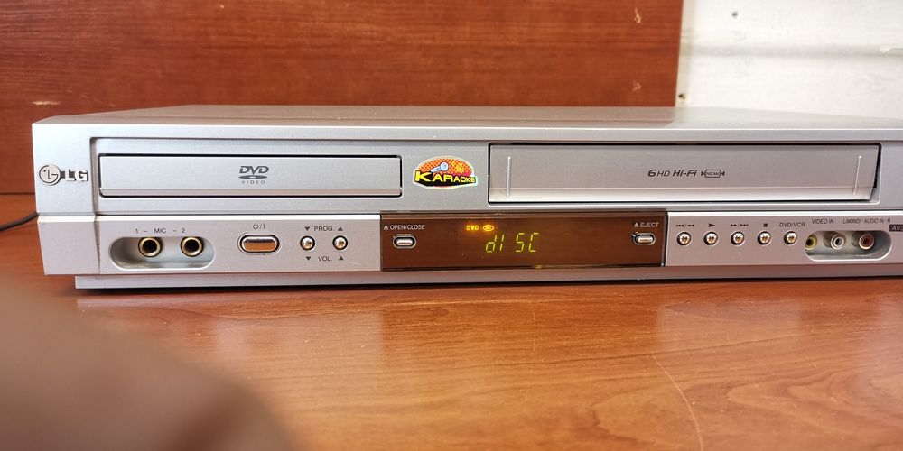 Видеомагнитофон с DVD LG 2 в одном