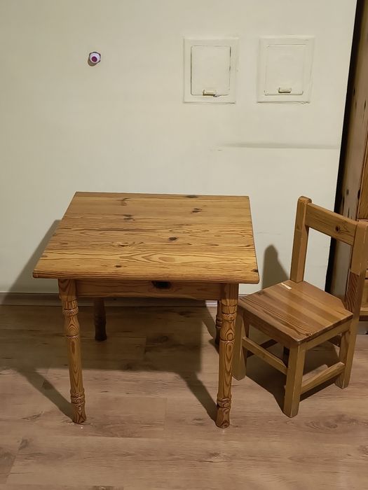 Детски комплект от естествено дърво (чам) - масичка и столче - 38 евро