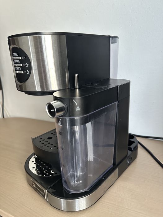 Espressor semi automat Studio Casa Barista Latte cu rezervor lapte