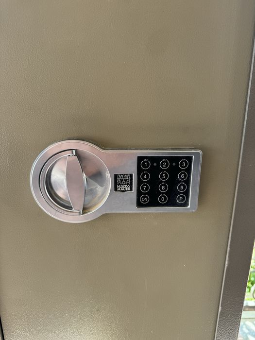 Сейф Arsenal El,в отличном состоянии