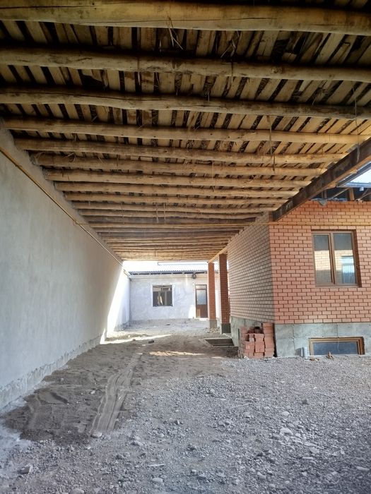 Продается 2 дома на одном участке. Участок 6 соток.