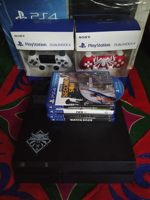 Продам Пс4 два джойстика