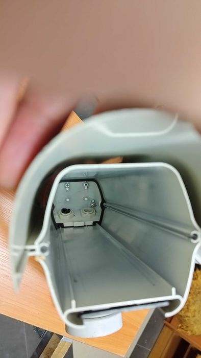 Кутия - кожух на камера за видеонаблюдение със стойка