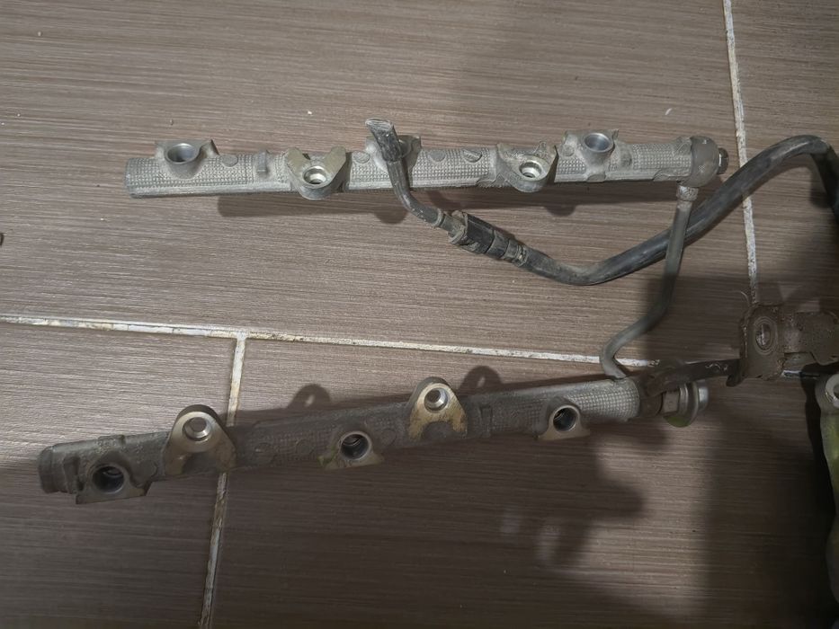 Продам впускной коллектор