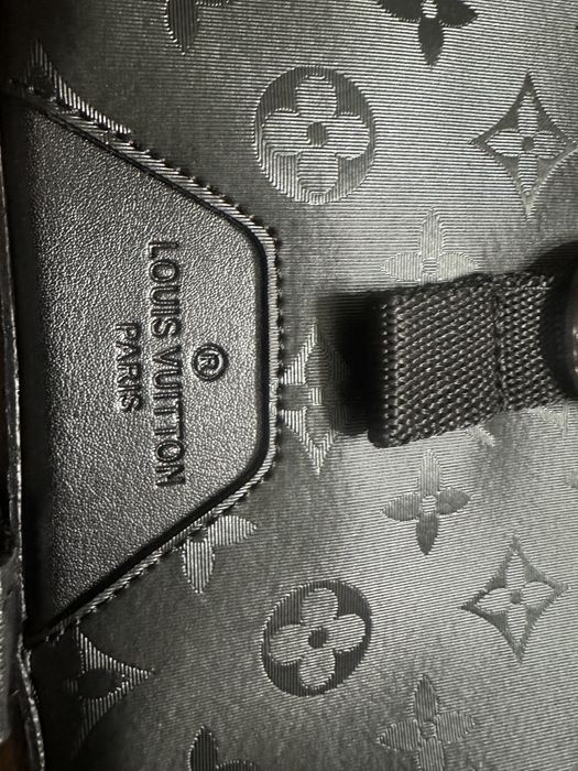 Borseta unisex LV super calitate detalii whats