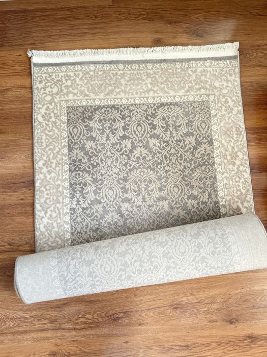 Продаю ковры белые