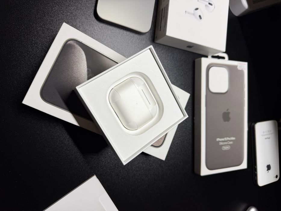 iPhone 15 Pro Max + Airpods 3 Оригинал