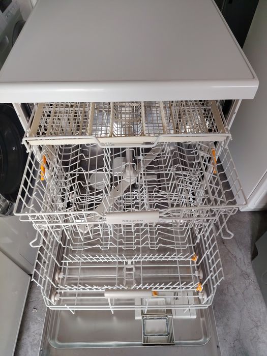 Съдомиялна + гаранция 1 година. MIELE свободно стояща 60см. Безплатна доставка за София