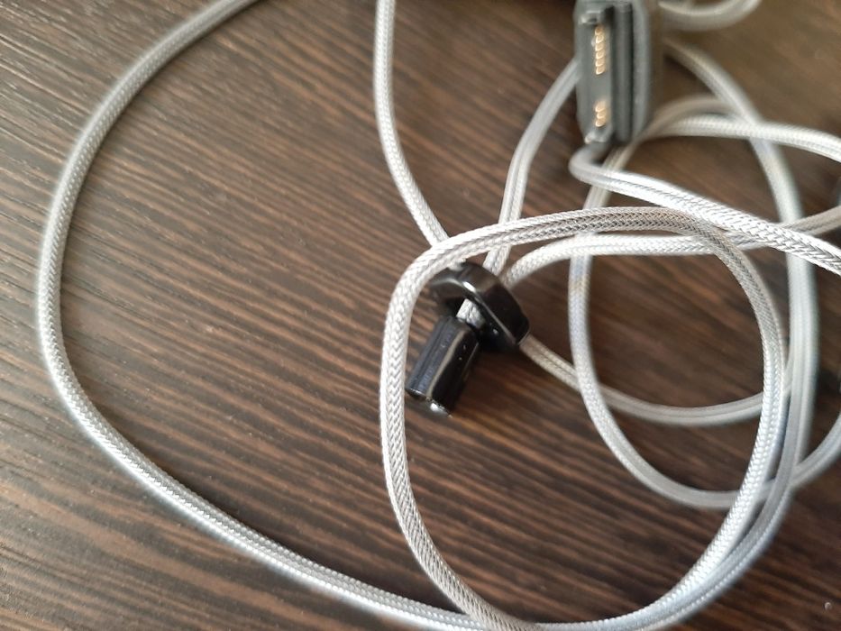 Наушники проводные!