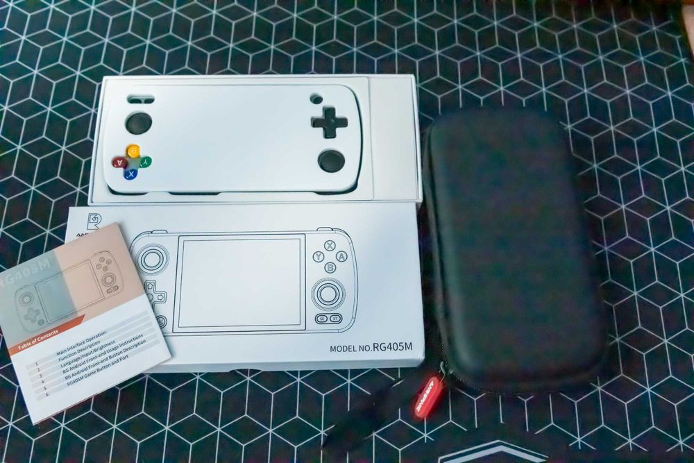 Anbernic RG405M – retrogaming, 3000 jocuri, hardcase + cutie originală