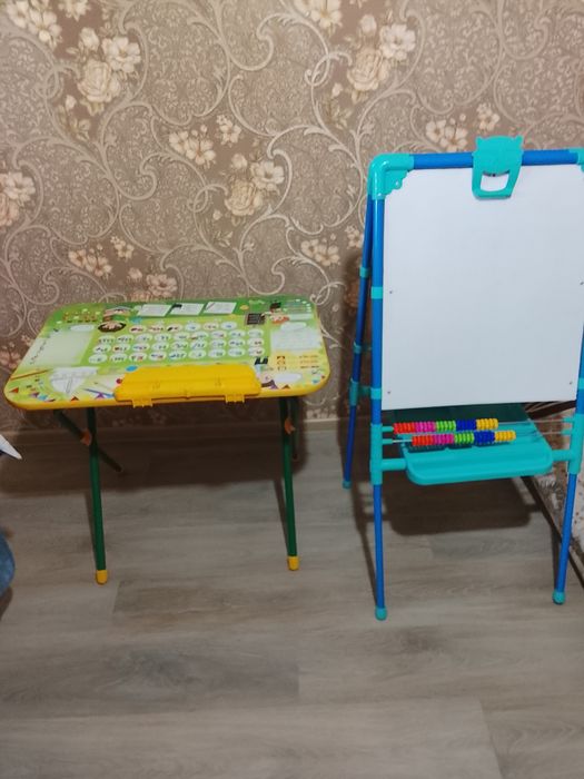 Детская парта и  доска
