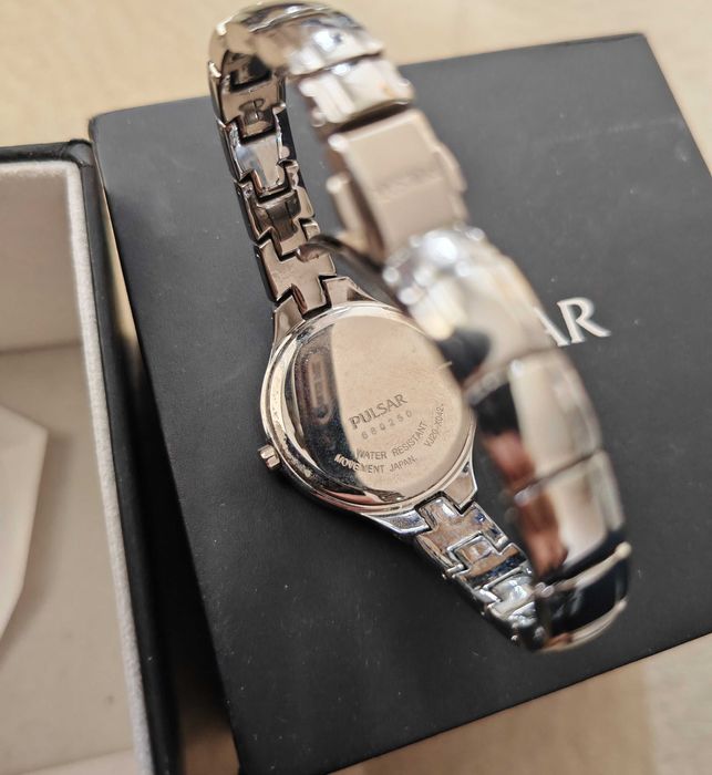 Стилен дамски ръчен часовник PULSAR