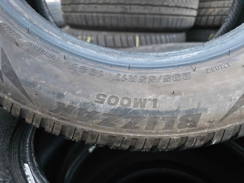 2бр Зимни гуми 235 55 17 - Bridgestone - DOT 2022