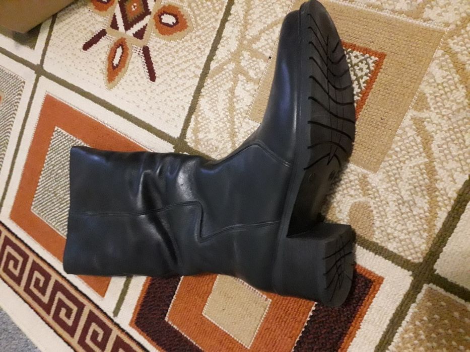 Продам новые сапоги 36рр