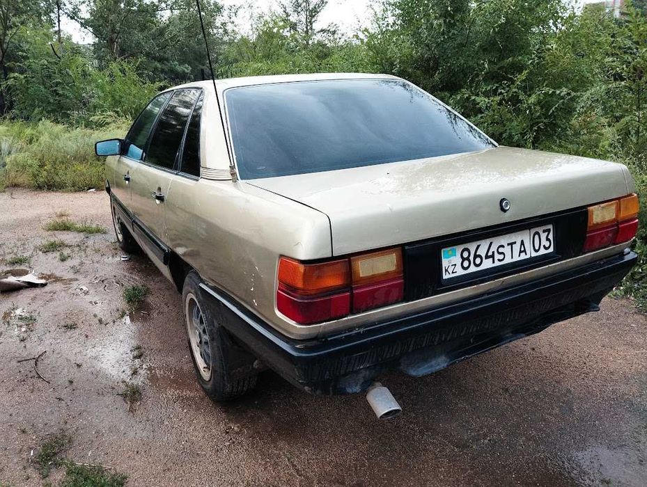 авто Audi 100 c3