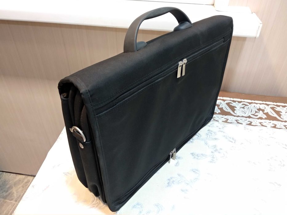 Портфель, сумка для документов, ноутбука.